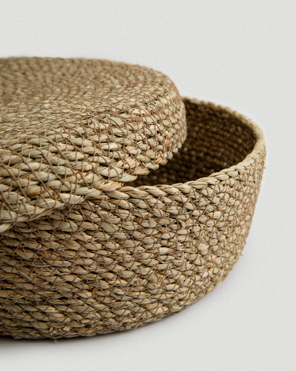 Souk Round Seagrass Basket with Lid - Souk Round Seagrass Basket with Lid